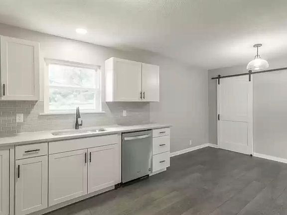 3rd image of 3445 Franklin Dr
