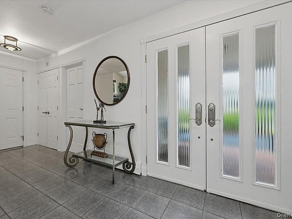 4th image of 2461 Riviera Lane