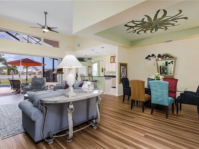 28460 Highgate Dr — Photo 12