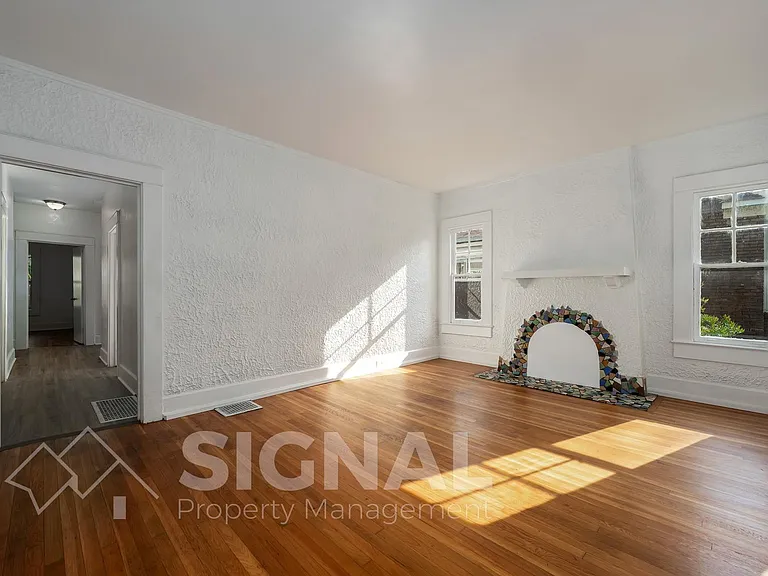 1526 42nd St — Photo 6