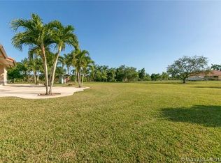 16910 SW 212th St, Miami, FL 33187