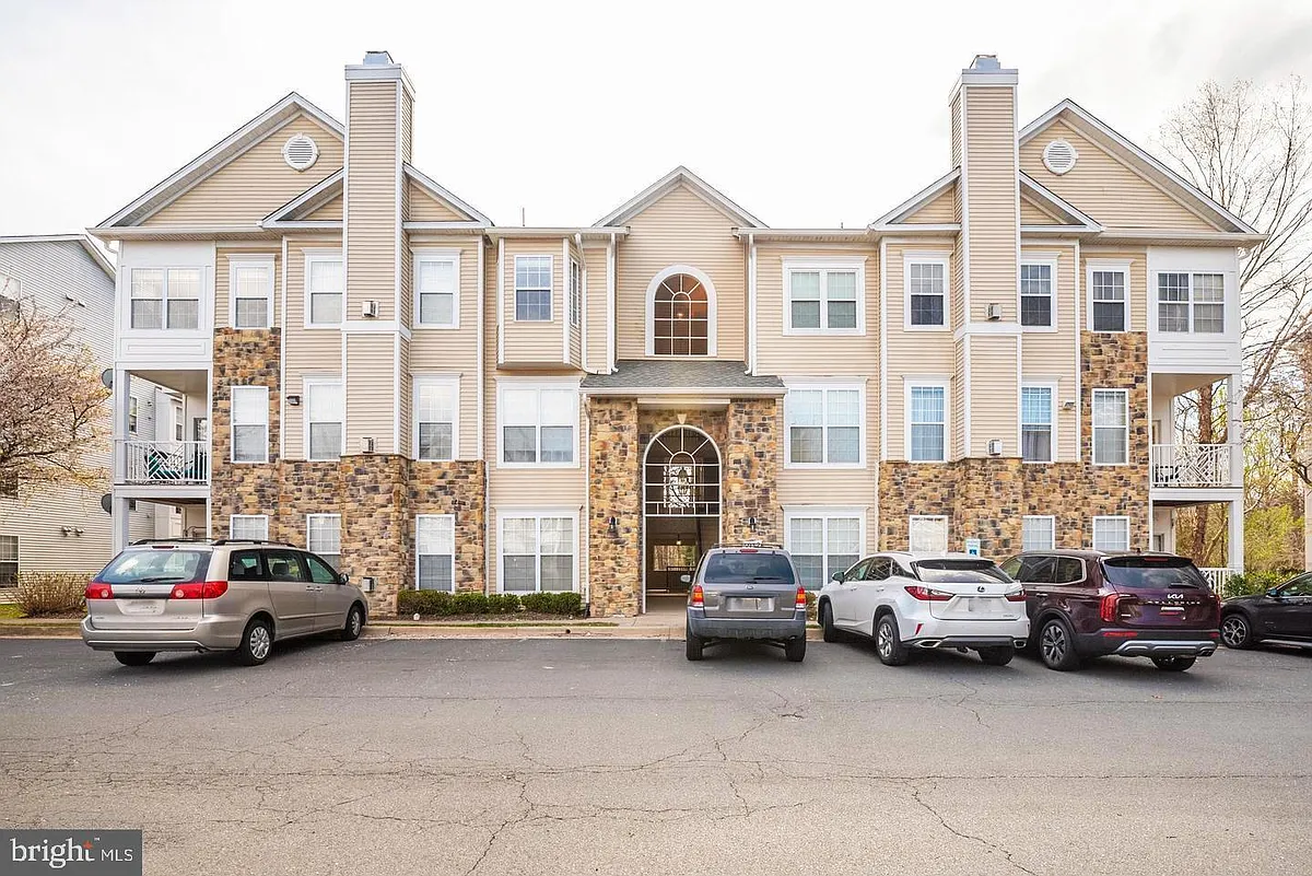 Building Photo - 5932 Founders Hill Dr #202