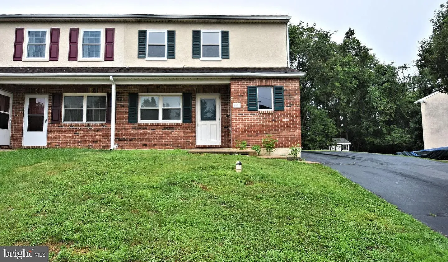 2 bed, 1012 sqft, $1,850 — Photo 1