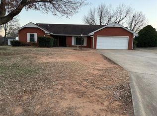 23 Oak Hill Rd, Shawnee, OK 74804