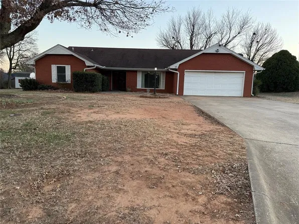 23 Oak Hill Rd, Shawnee, OK 74804