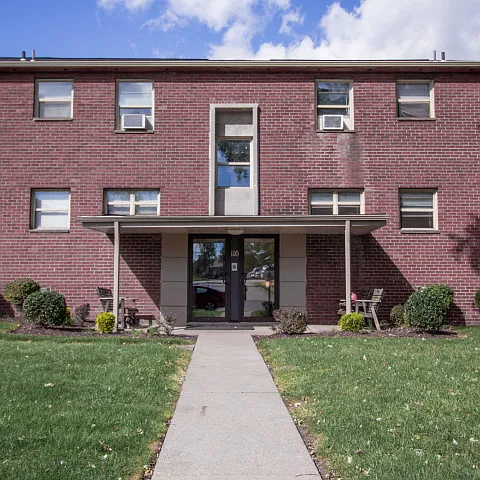 40 Clover Dr #2