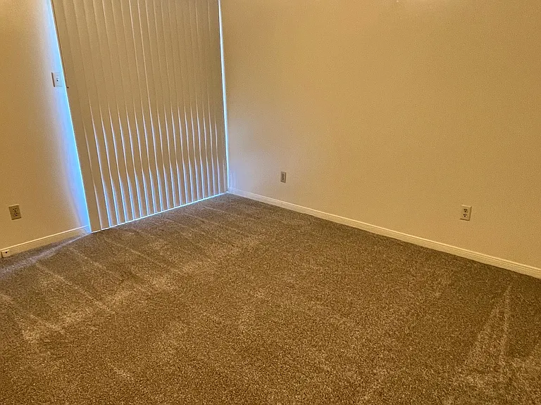 1004 Summer Court Cir #D — Photo 12