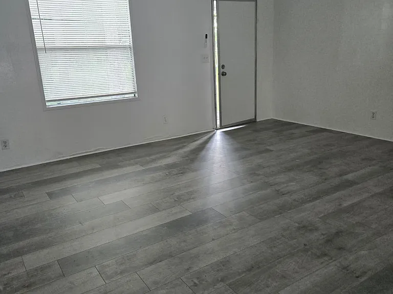 1006 W Maxanna Blvd — Photo 7