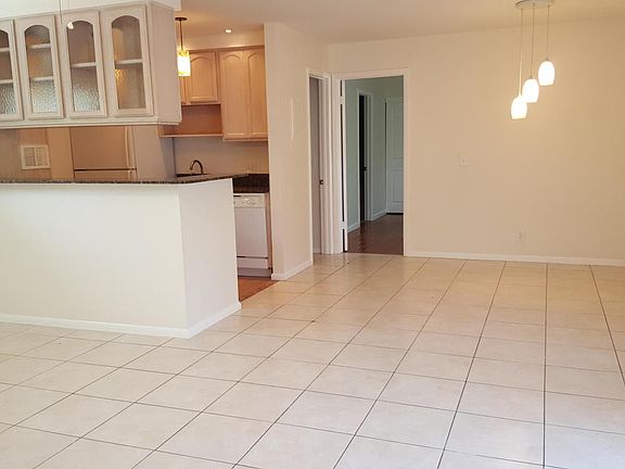 2nd image of 32 Crossings Cir APT G