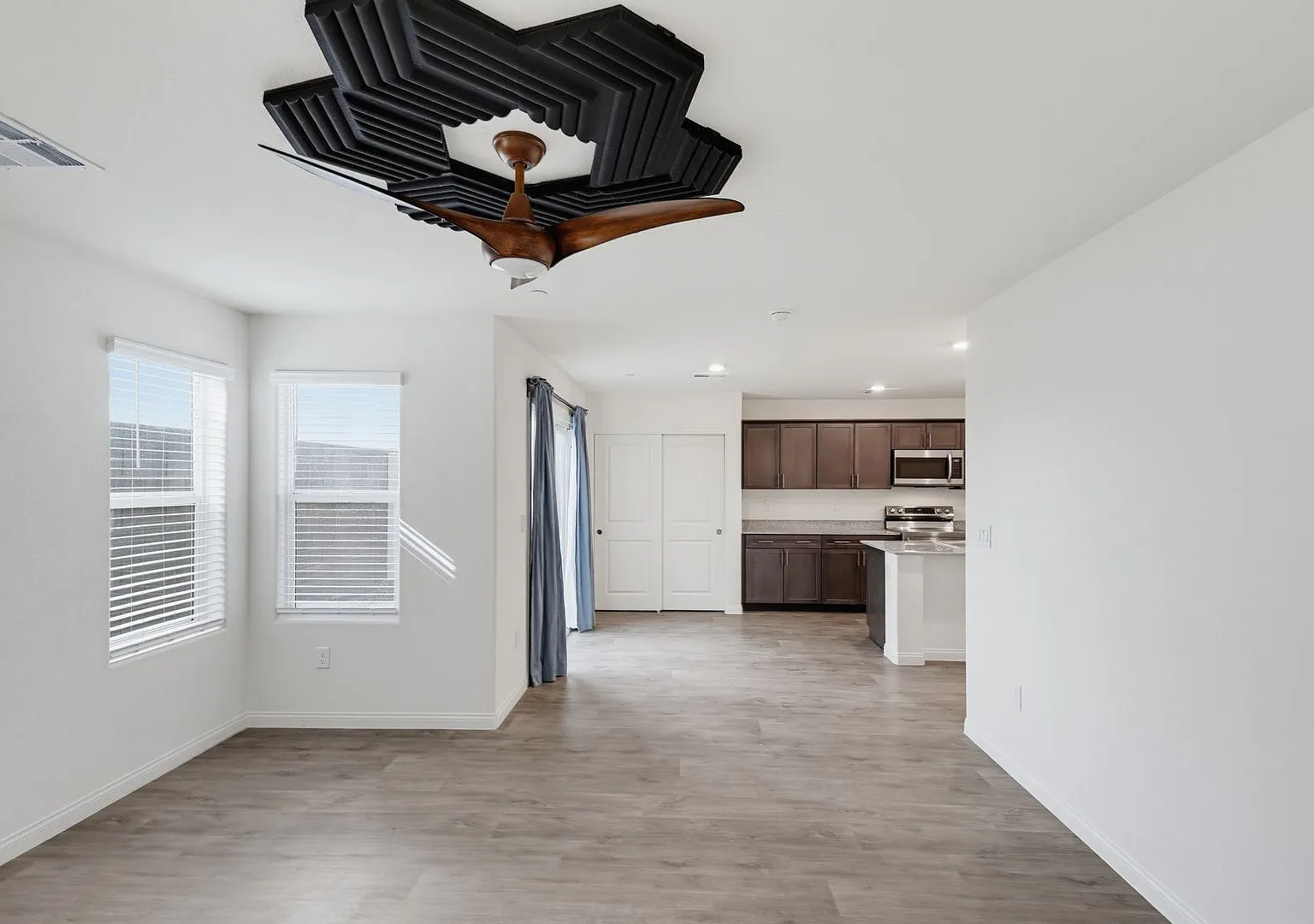 Beautiful All Electric Home With Solar — Photo 4