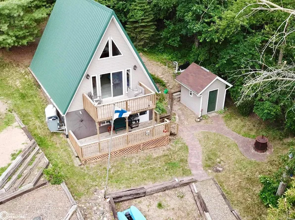 1126 Lakeshore Dr, Brooklyn, IA 52211