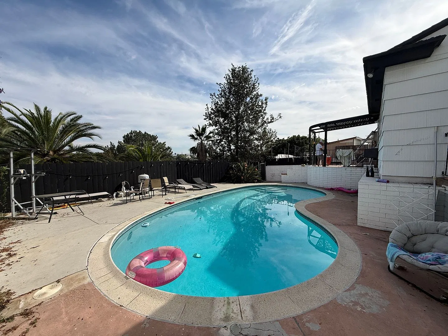 4 Bed 2 Bath House on Dorothy Way - Prime Location With POOL — Photo 1