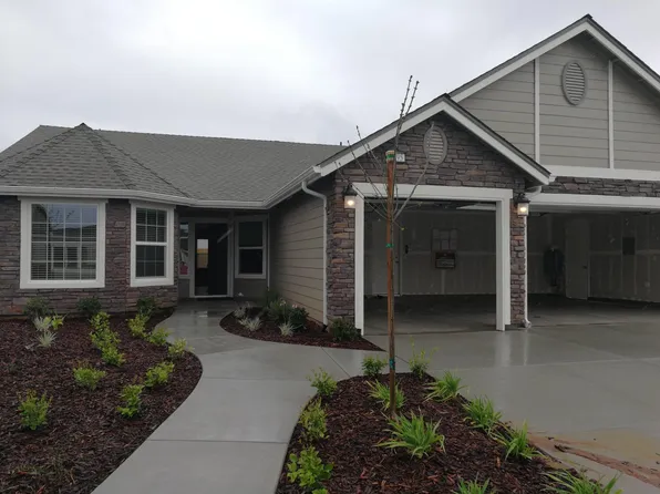 2395 Las Rosas Ave, Clovis, CA 93619