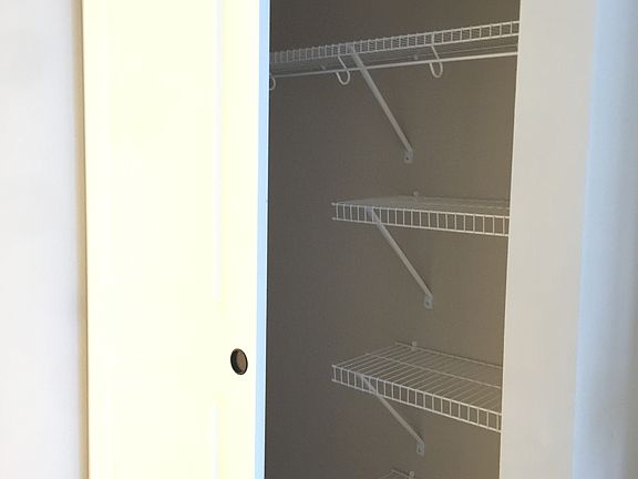 4th image of 301 Westwind Ln