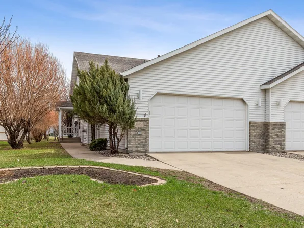 2810 Wheatland Dr S, Fargo, ND 58103
