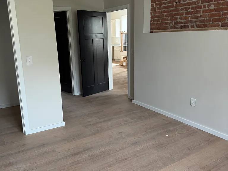 1568 Lonsdale Ave #1 — Photo 13