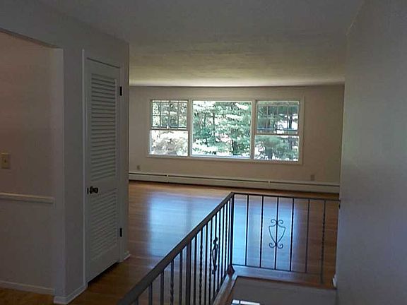4th image of 3 Knollridge Dr