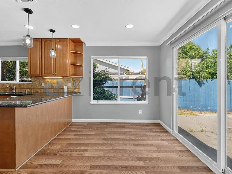533 Don Carlos Ct — Photo 12