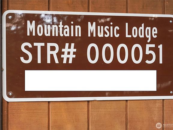 2nd image of 2263 Pine Tree Road