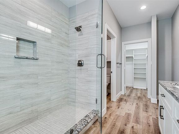5th image of 1907 Kensington Dr