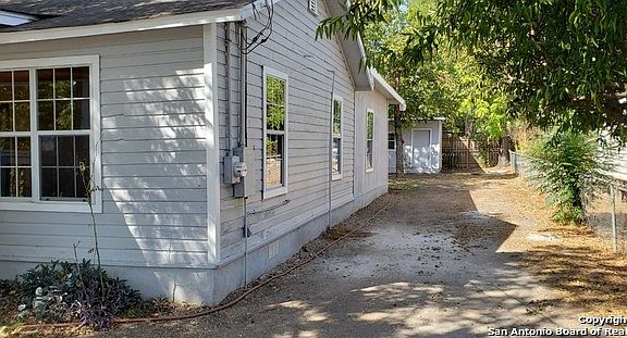 3rd image of 3267 Pitluk Ave