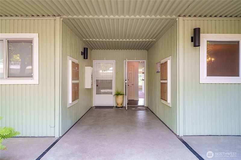 3rd image of 1020 5th Avenue S #7