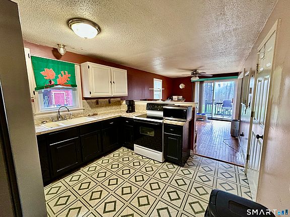 3rd image of 222 Parish Hill Road