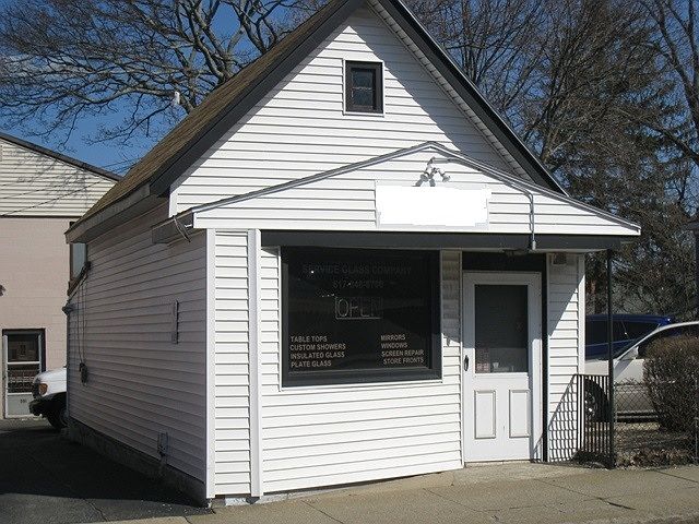 2nd image of 389 Winthrop St