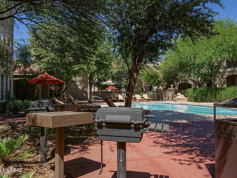 1500 E Pusch Wilderness Dr — Photo 17
