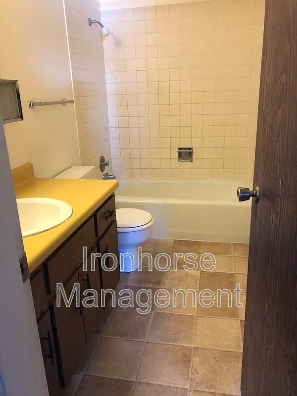 2 bed, 1.0 bath, 865 sqft, $1,600 — Photo 4
