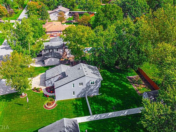 5th image of 8437 Pine Island Dr