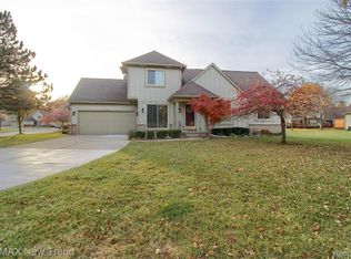 2759 Maple Forest Dr, Wixom, MI 48393