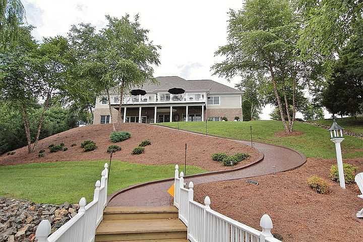 1st image of 690 Boardwalk Dr
