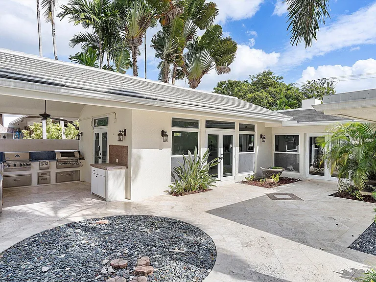 411 Poinciana Dr — Photo 40