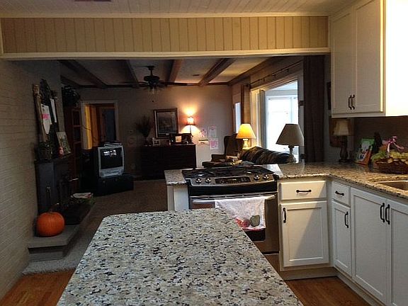 5th image of 100 Willow Dr
