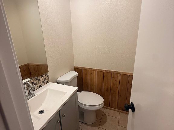 3rd image of 833 NW Summercrest Blvd APT A