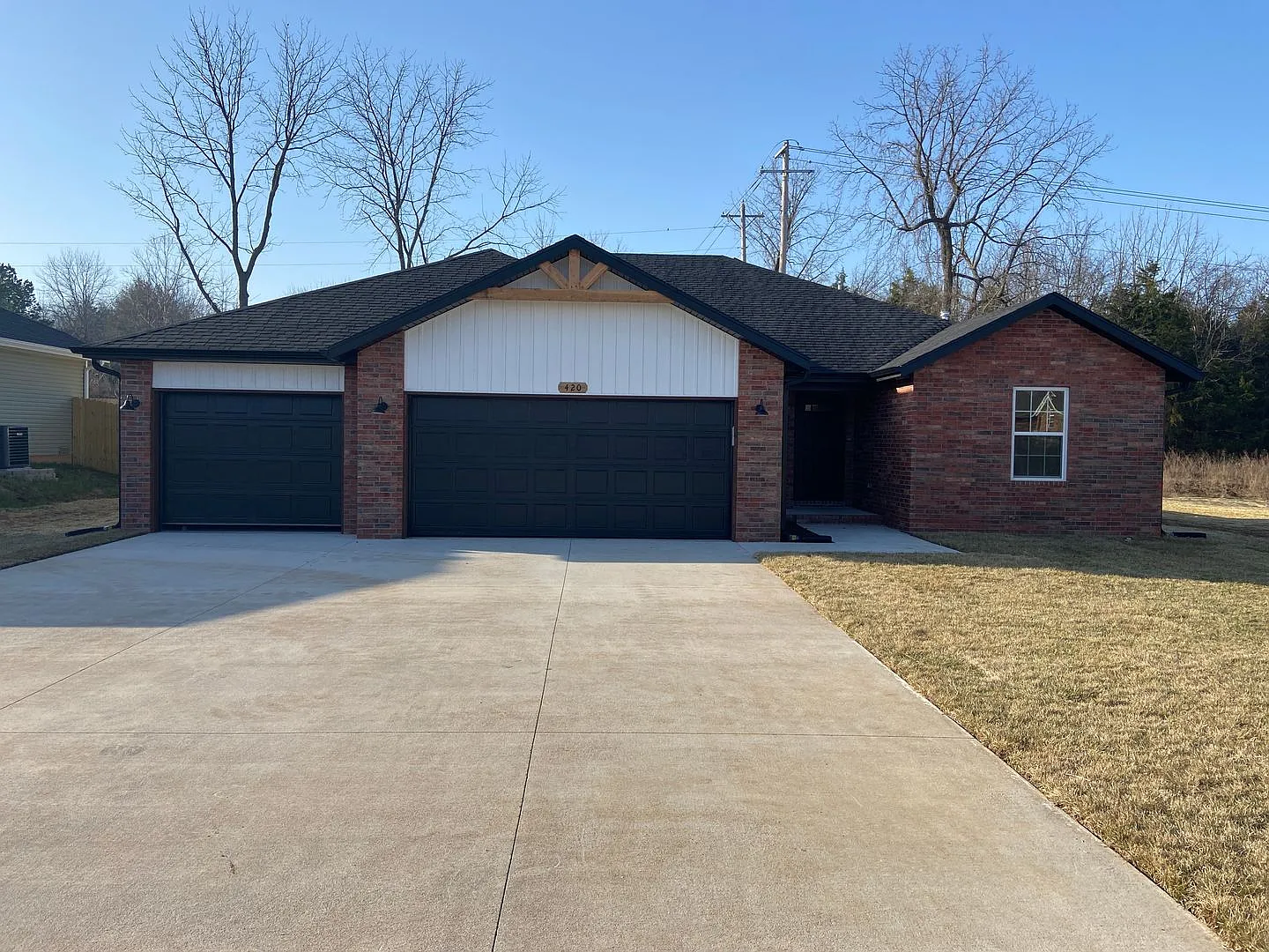 Great spacious home in Willard — Photo 1