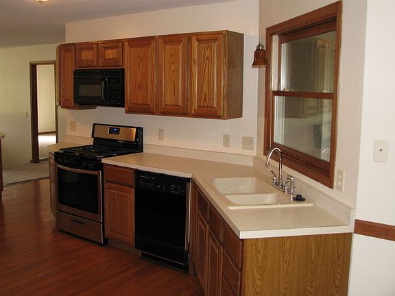 4th image of 327 Candlewick Dr SE