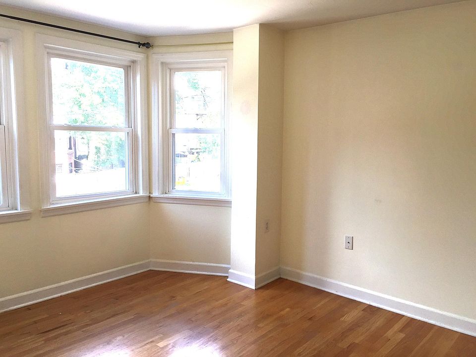 Rear facing 
bedroom is very quiet!