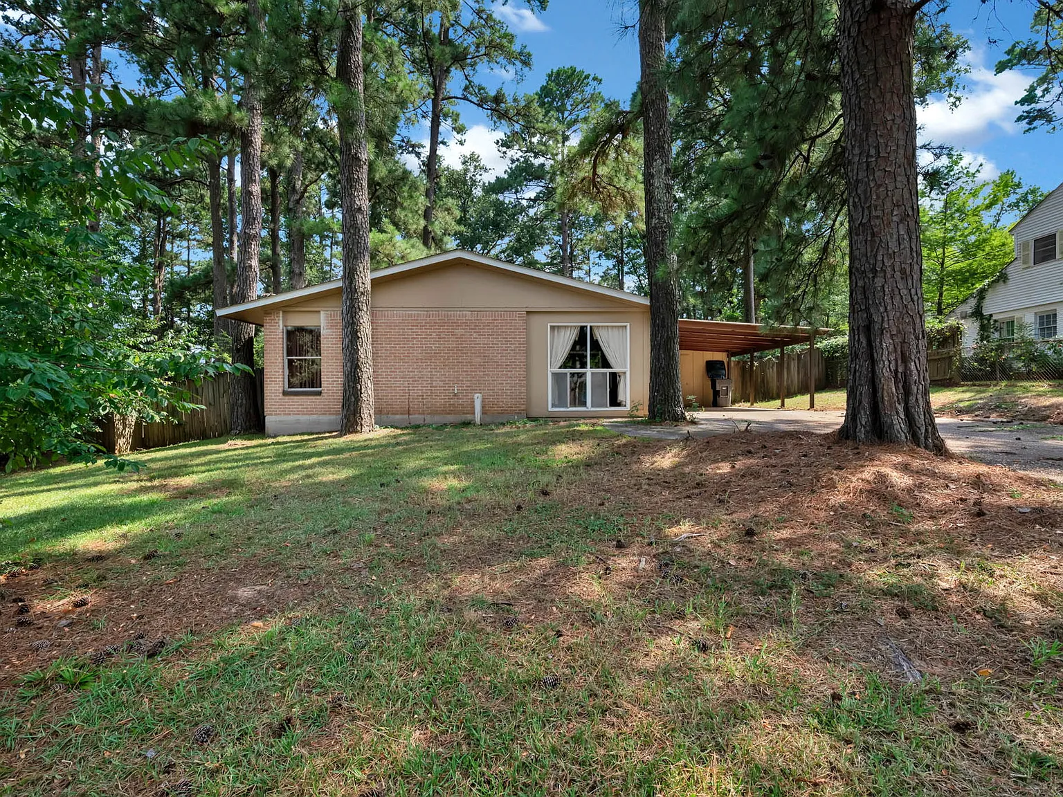 3 bed, 994 sqft, $1,400 — Photo 3