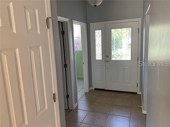 3rd image of 907 Woodbridge Ct