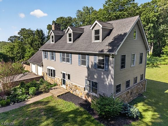 3rd image of 388 Mine Rd