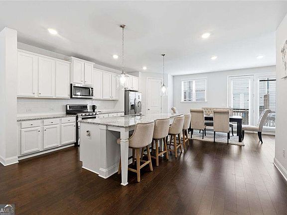 3rd image of 2375 Tarben Dr