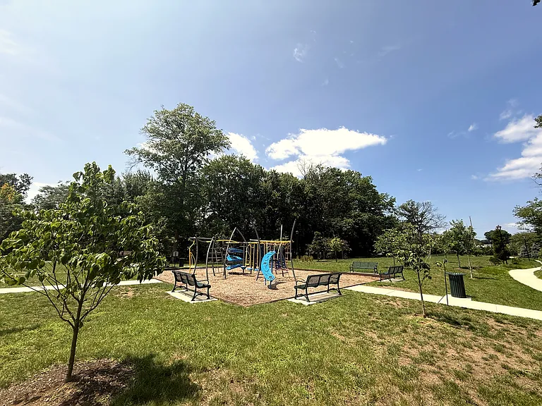44 Litchfield Ln — Photo 35