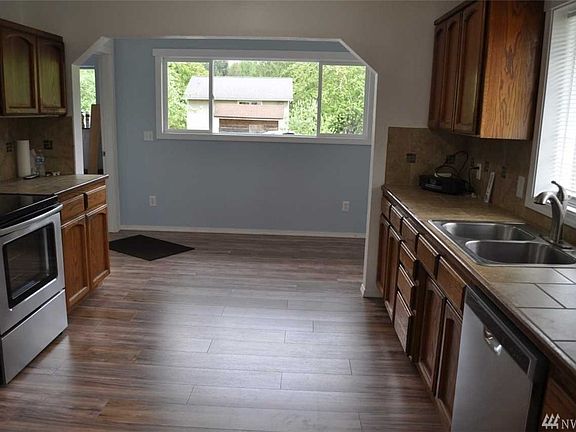 4th image of 28713 141st Ct E