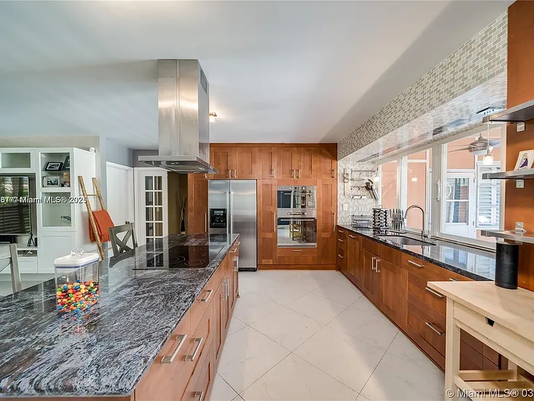 1309 Funston St — Photo 9