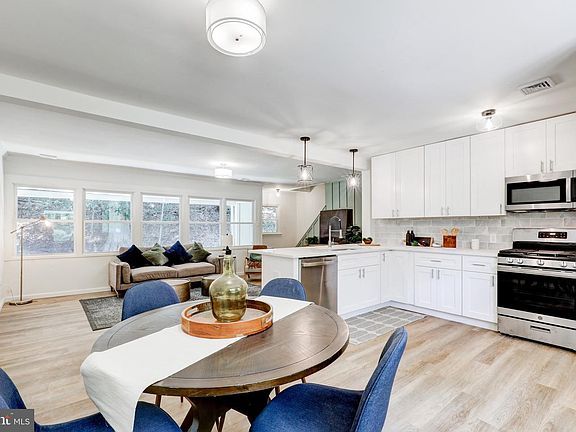 3rd image of 8407 Hull Dr