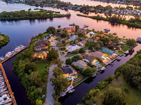1102 MARINA DRIVE, TARPON SPRINGS, FL 34689