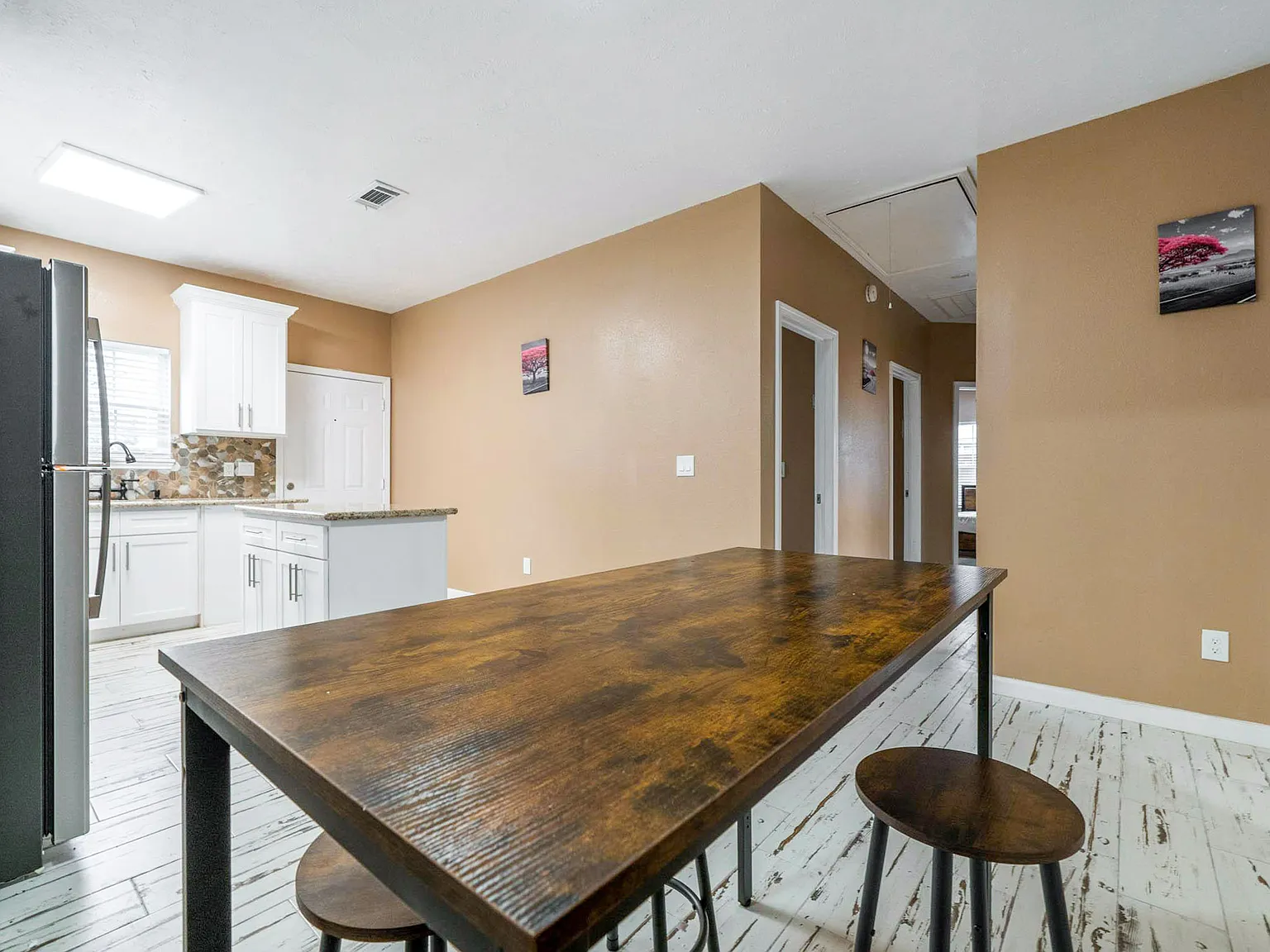 4 bed, 3.0 bath, 5665 sqft, $676 — Photo 3