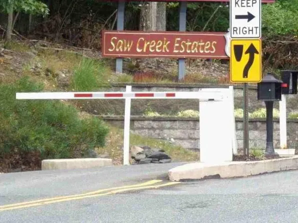 235 Stafford Dr, Bushkill, PA 18324